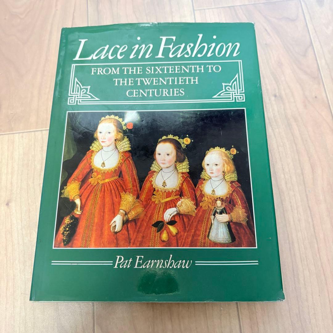 【洋書】Lace in Fashion by Pat Earnshaw