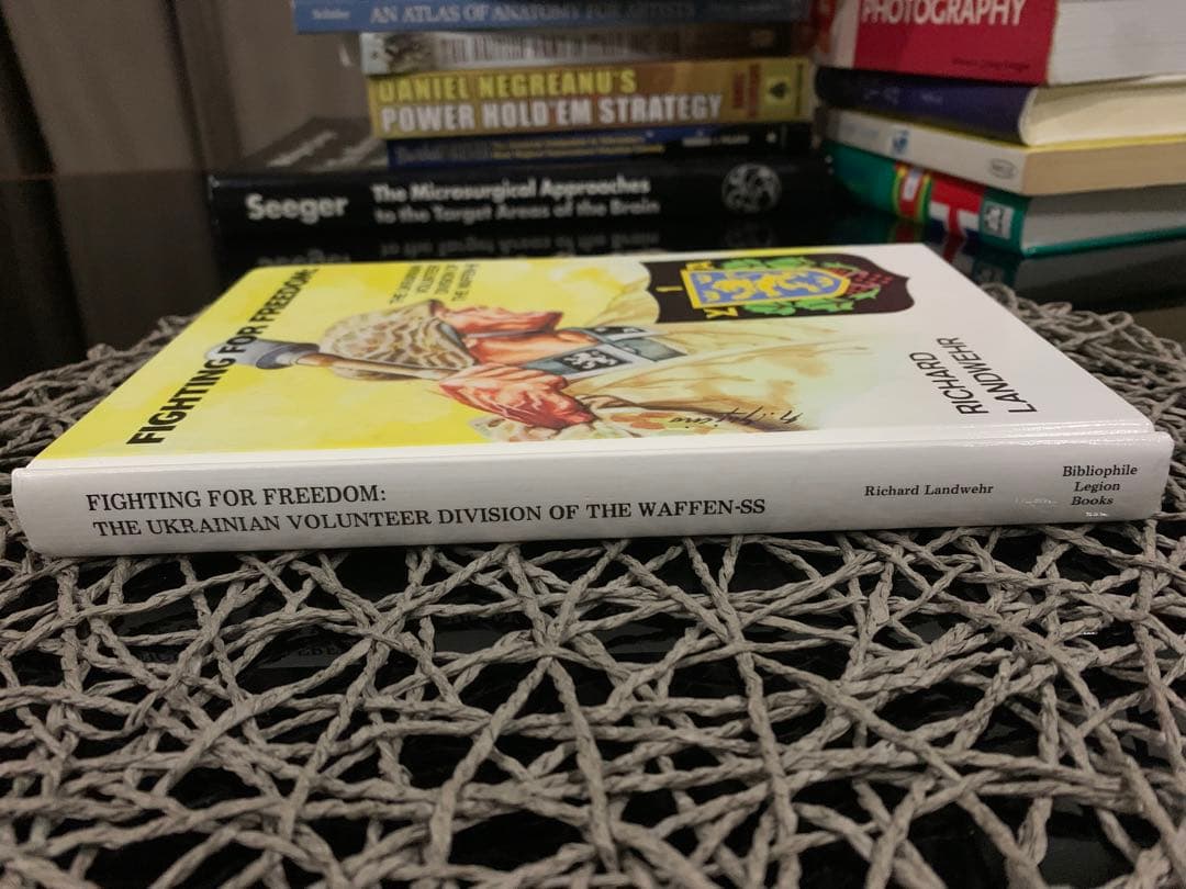 洋書 Fighting for Freedom