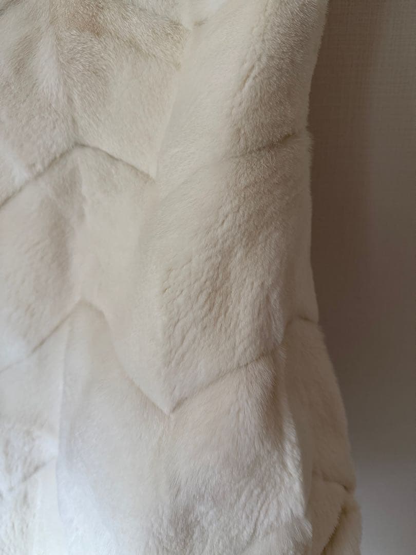 【新品未使用】ホワイトミンク ロングベスト 本毛皮 リアルファー