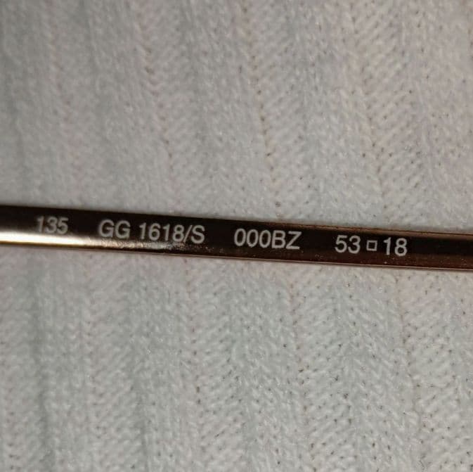 GUCCI メタルフレーム レッド レンズ のサングラス グッチ