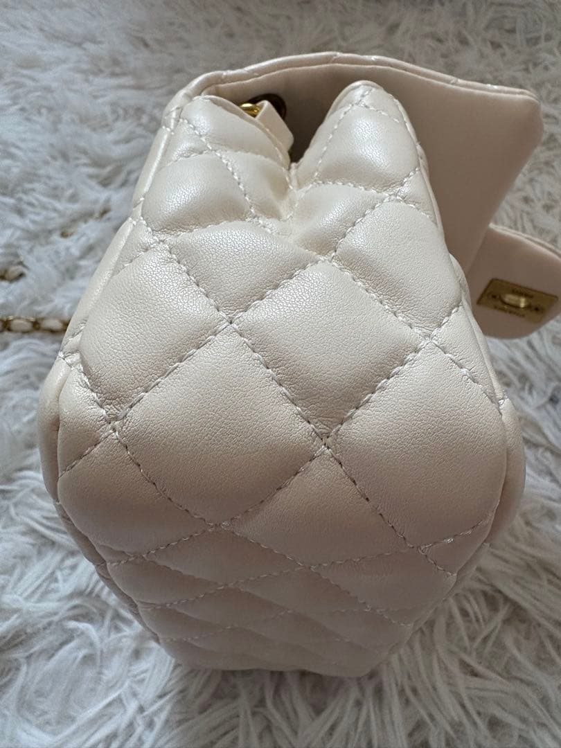 CHANELノベルティ ホワイトショルダーバッグ