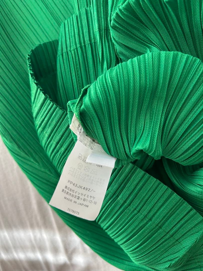 PLEATS PLEASE グリーン トップス