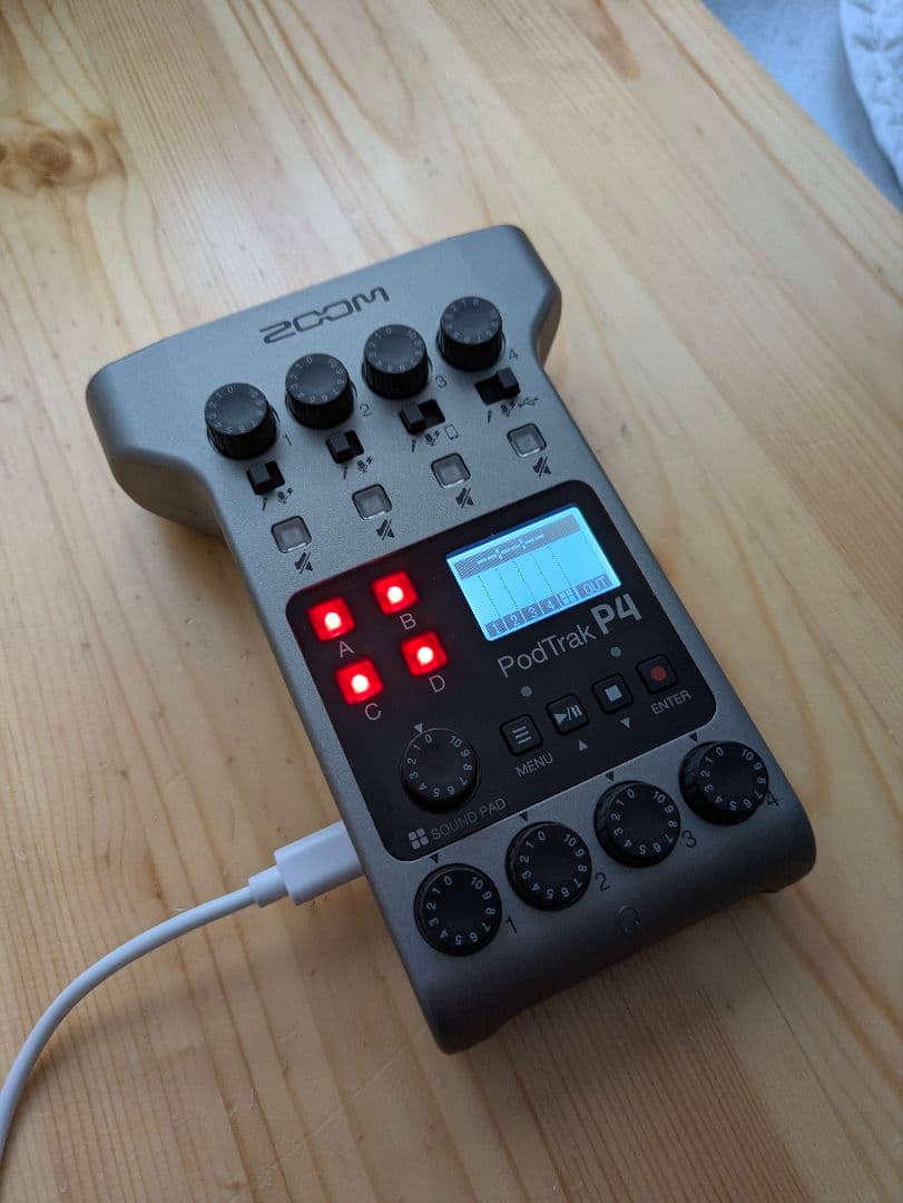 ZOOM PodTrak P4｜ポッドキャストや収録に最適な多機能レコーダー