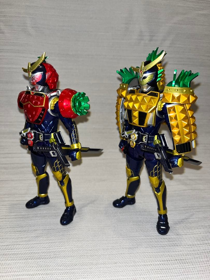 S.H.Figuarts(真骨彫製法) 仮面ライダー鎧武 イチゴ＆パインアームズ