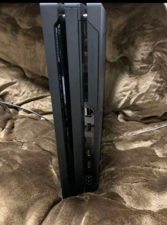 PlayStation®4 ジェット・ブラック 1TB ドラクエ11付き