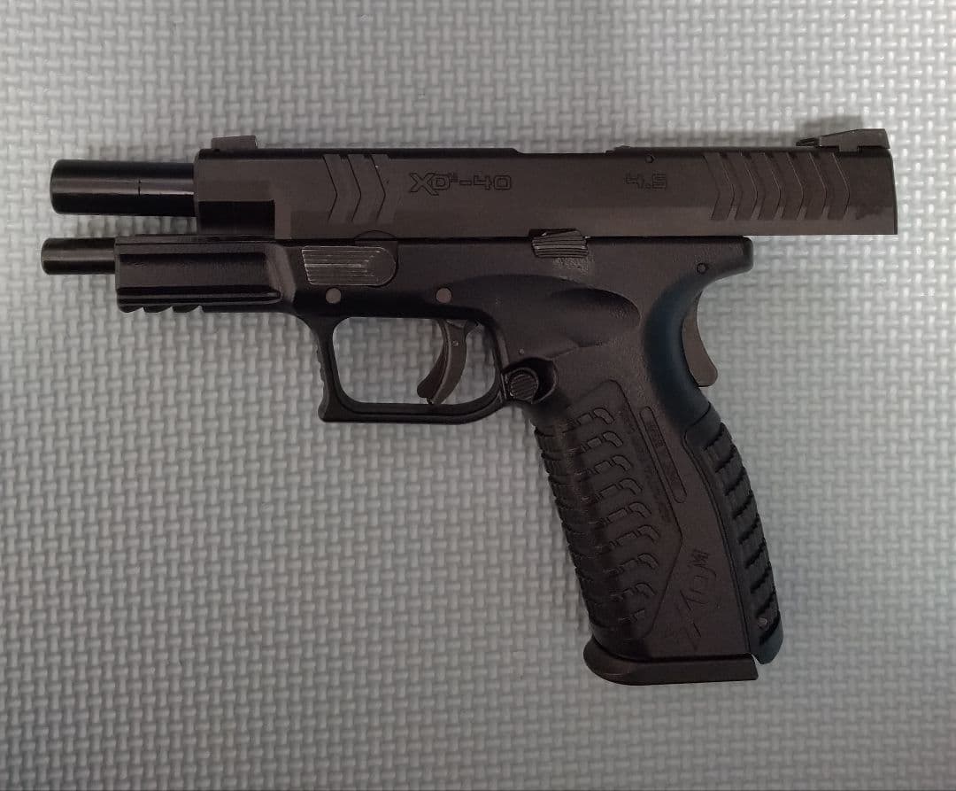 東京マルイ　XDM-40　ガスブローバックガン（予備 マガジン 付）