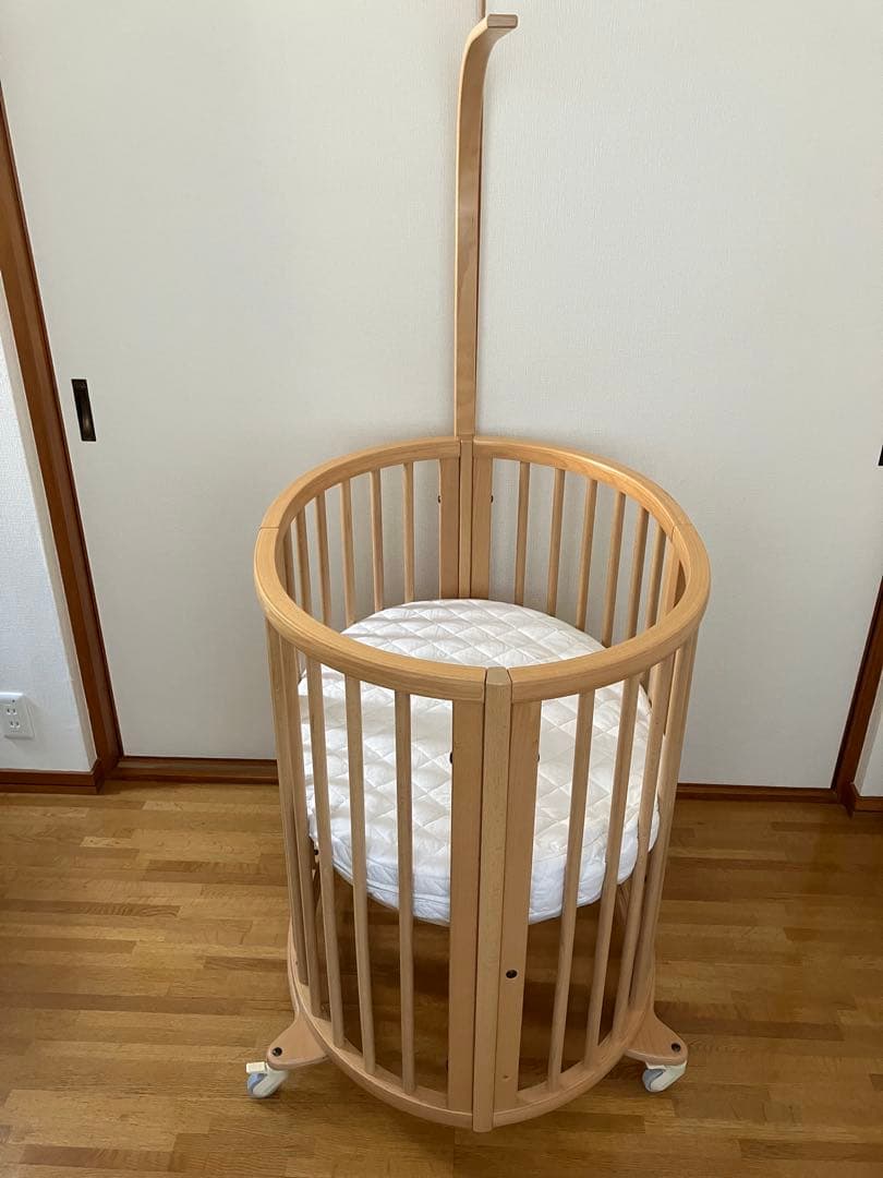 ストッケベビーベッド2パターン、ホワイトマットレス付き（２パターン）