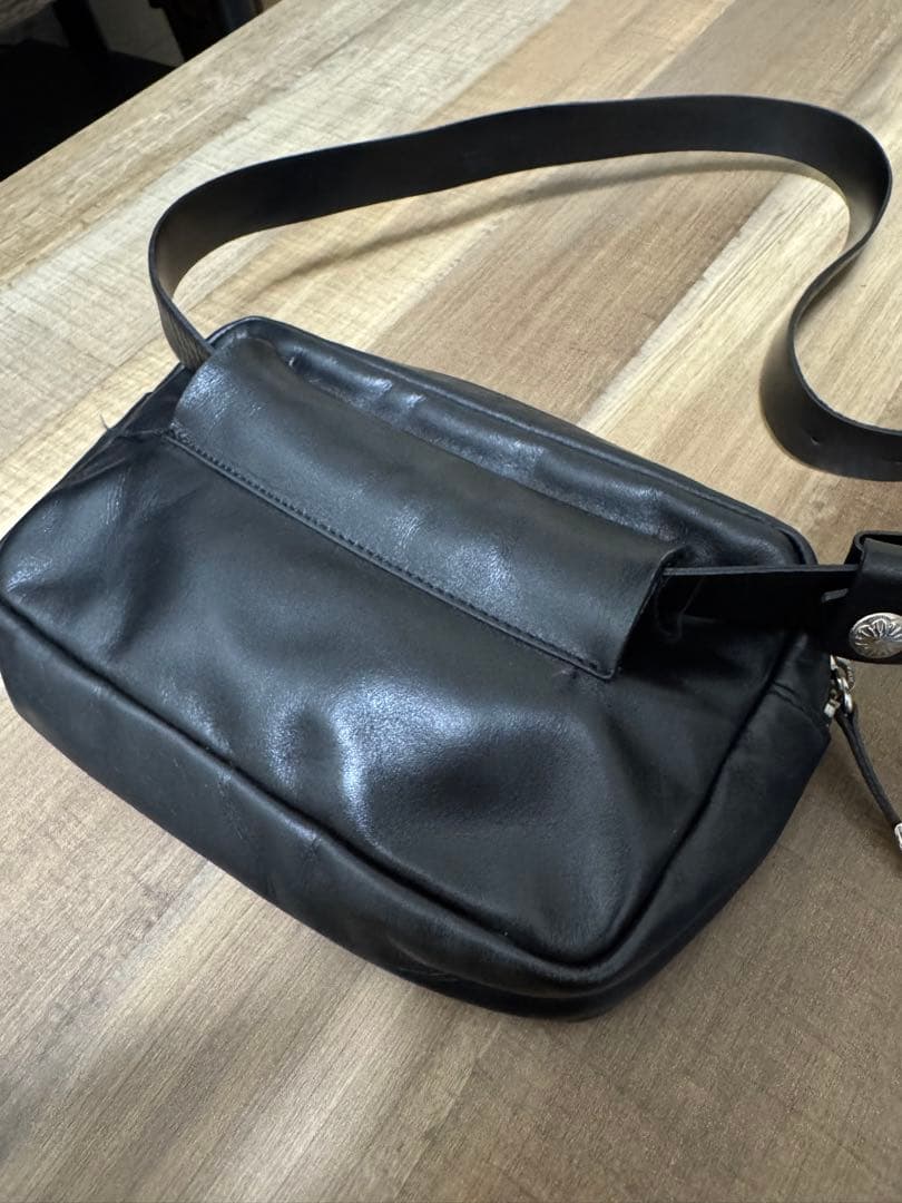 TOGA PULLA スタッズ刺繍ベルトバッグ 黒