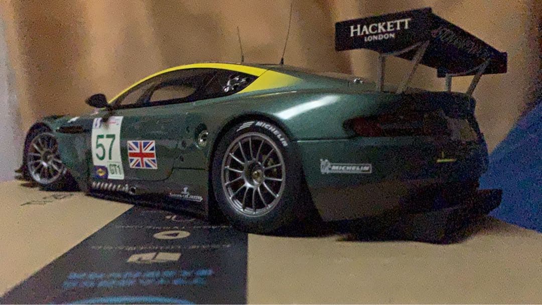 AUTO ART アストンマーティン　DBR9 1/18