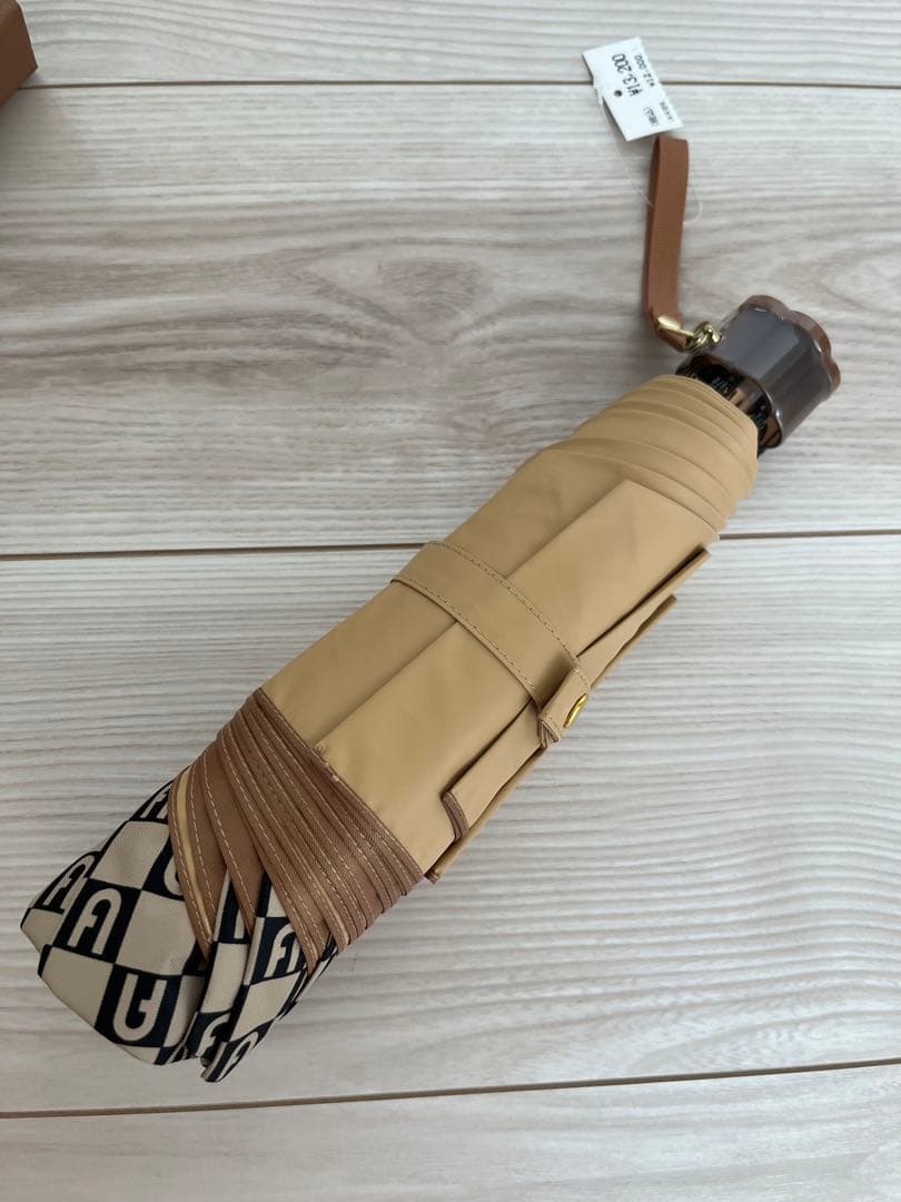 FURLA フルラ　ベージュ　折り畳み傘　ロゴ　モノグラム柄　ベージュ