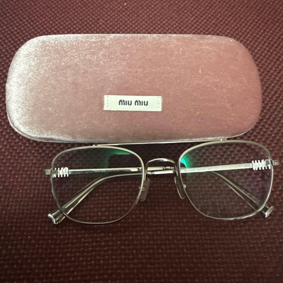 miumiuスクエアメガネ