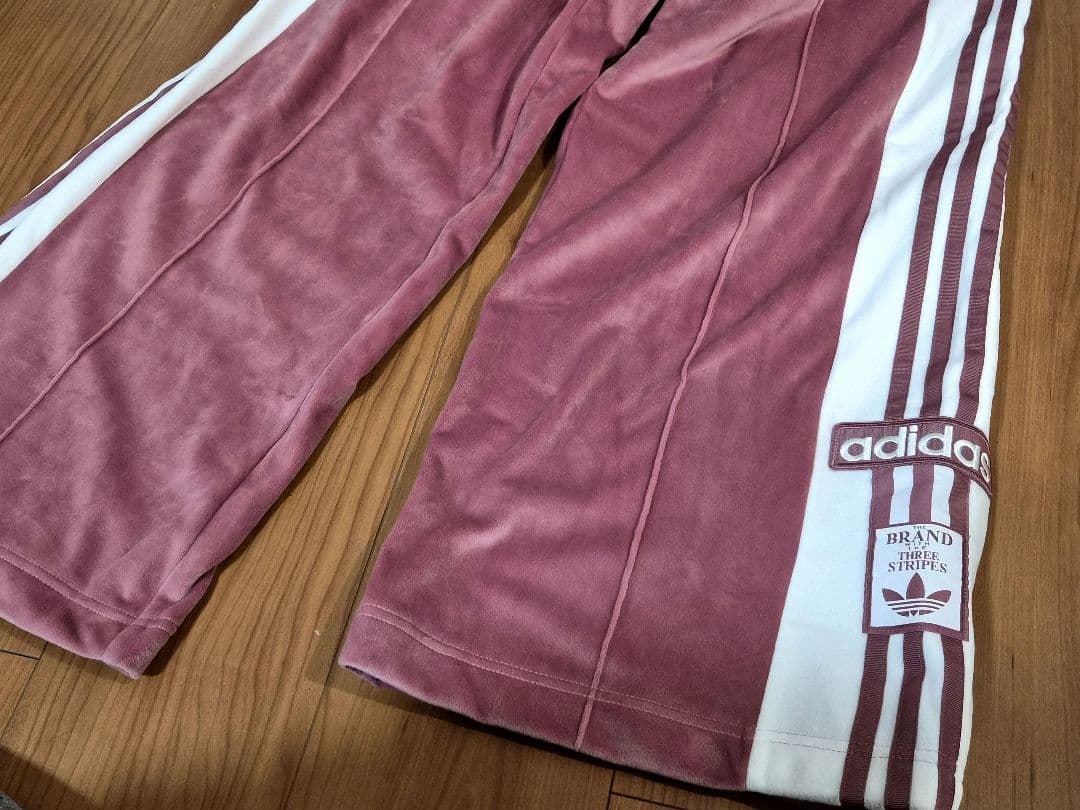 重盛さと美着用adidas W ADIBREAK VELOUR TP Mサイズ