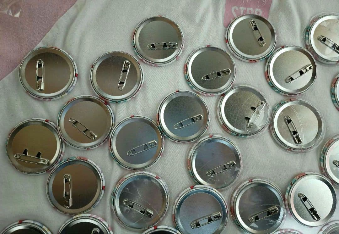 すとぷり　莉犬　缶バッチ　2021　newyear 等身　ニューイヤー