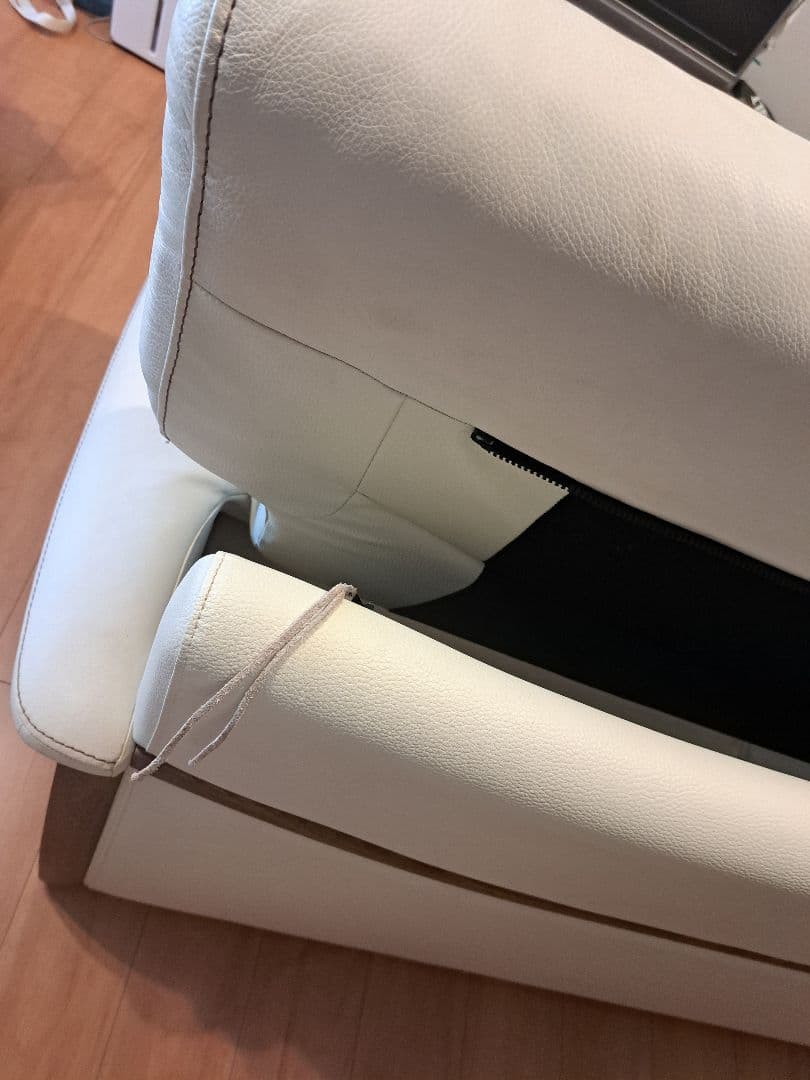 オフホワイトソファ モダンデザイン