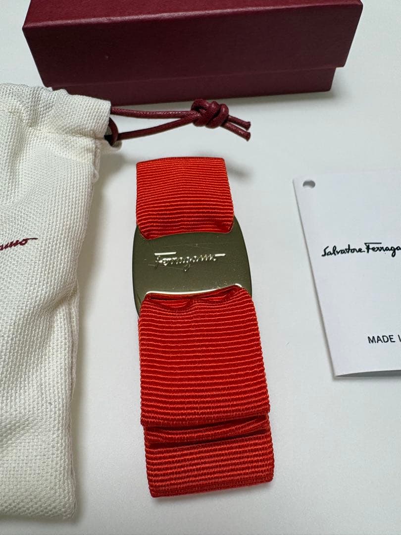 Ferragamoフェラガモ ヴァラリボン バレッタ ヘアアクセ　オレンジ色