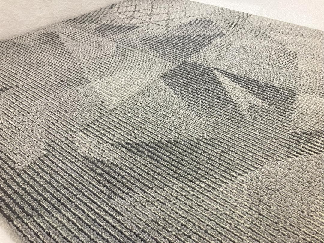 みゅー　タイルカーペット　３２枚　新品・未使用　国内メーカー　正規品