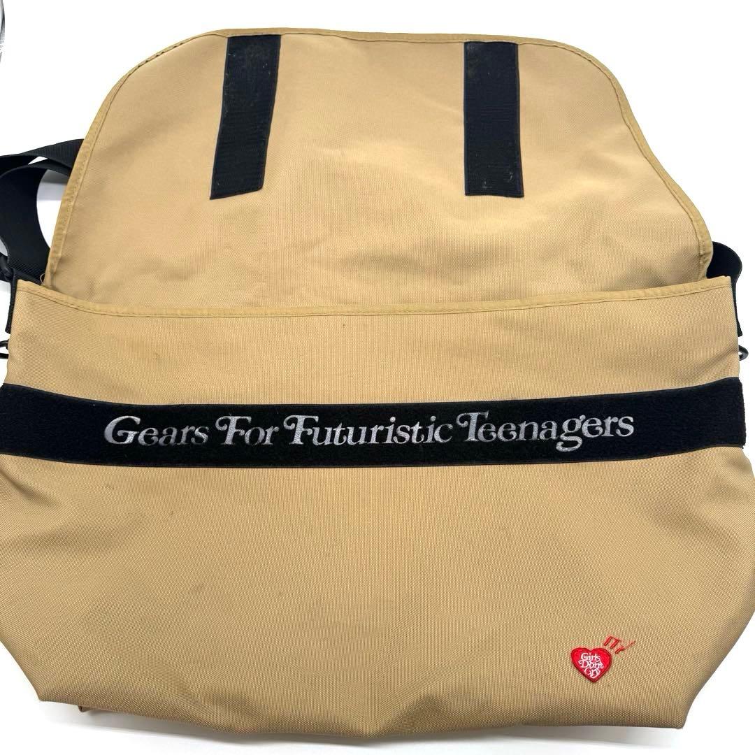 ヒューマンメイド　ガールズドントクライ　メッセンジャーバッグ ベージュ　中古良品