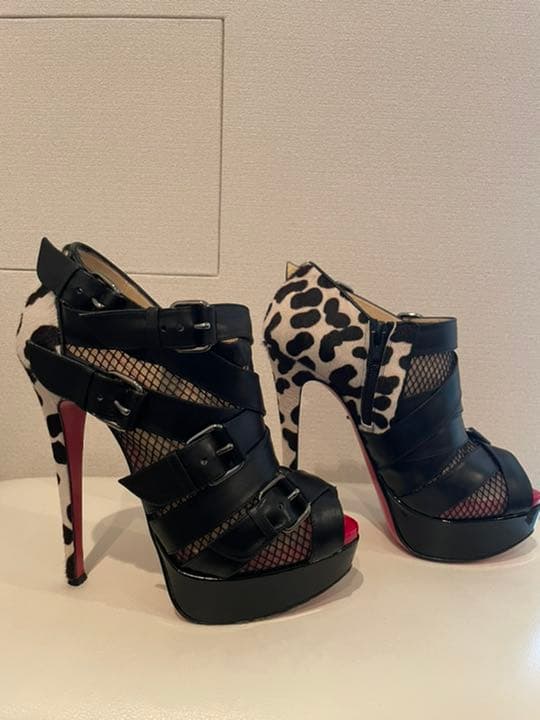 クリスチャン ルブタン　ブーティ　ブーツ