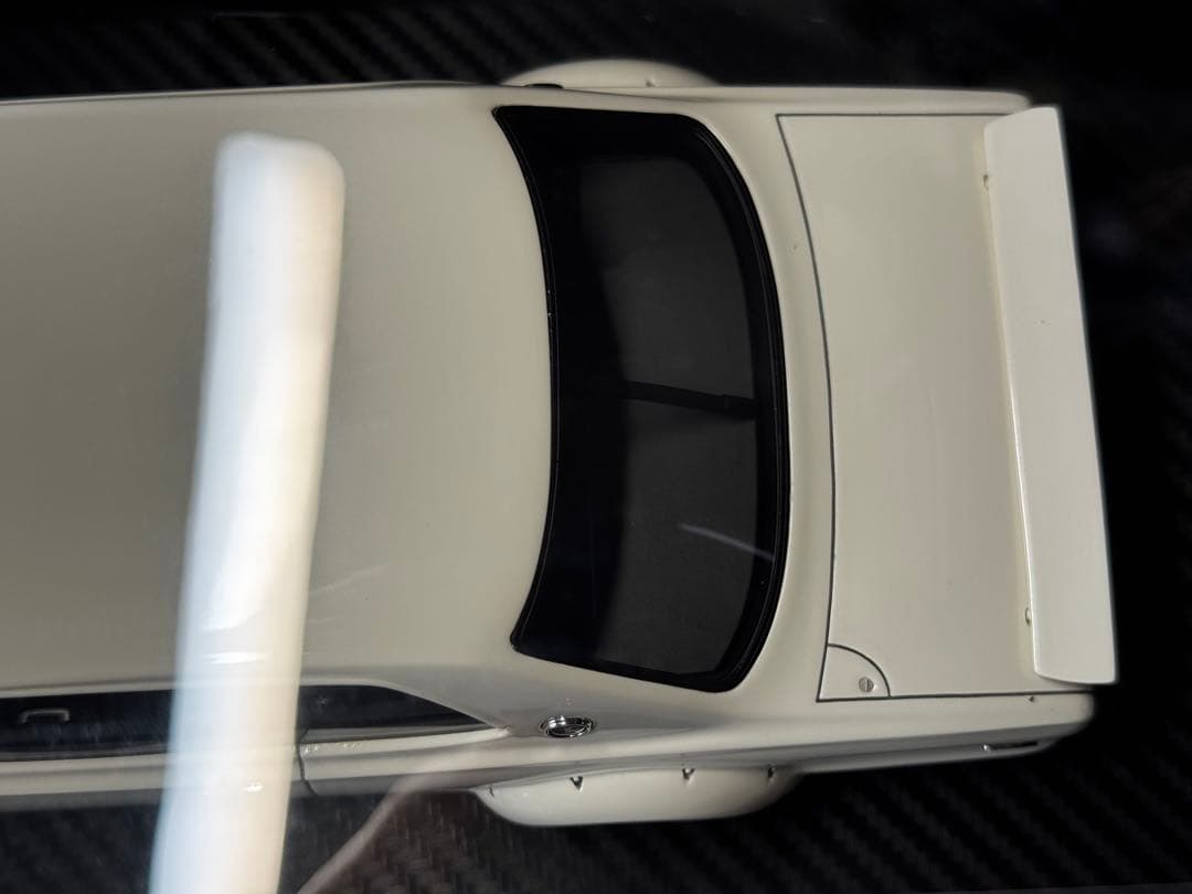 SKYLINE 2000 GT-R (KPGC10 ) ホワイト 1/18