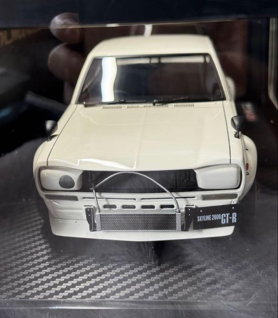 SKYLINE 2000 GT-R (KPGC10 ) ホワイト 1/18