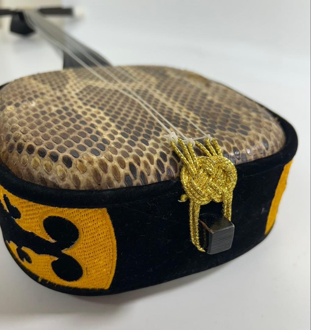 ① 沖縄三線 本蛇革 ケース付き 初心者 入門 蛇皮 本革