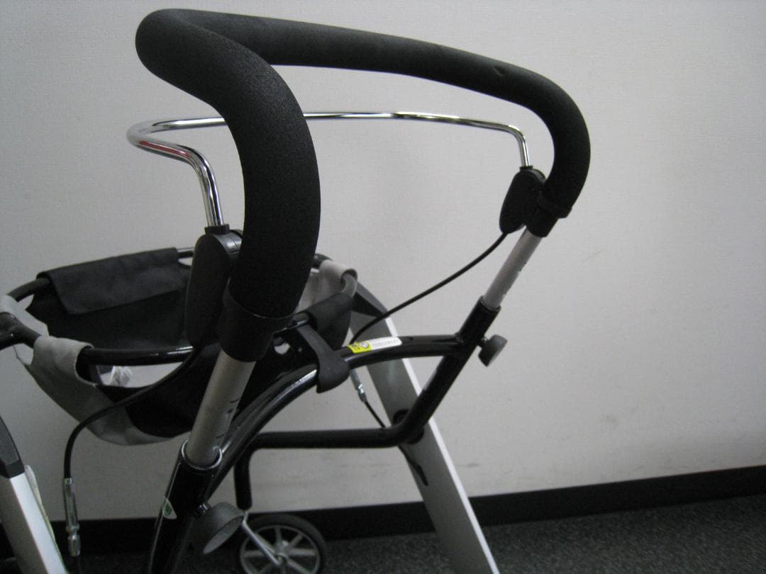 竹虎　室内向け 四輪歩行車 レッツゴーミニ 歩行車 歩行器 高齢者　①