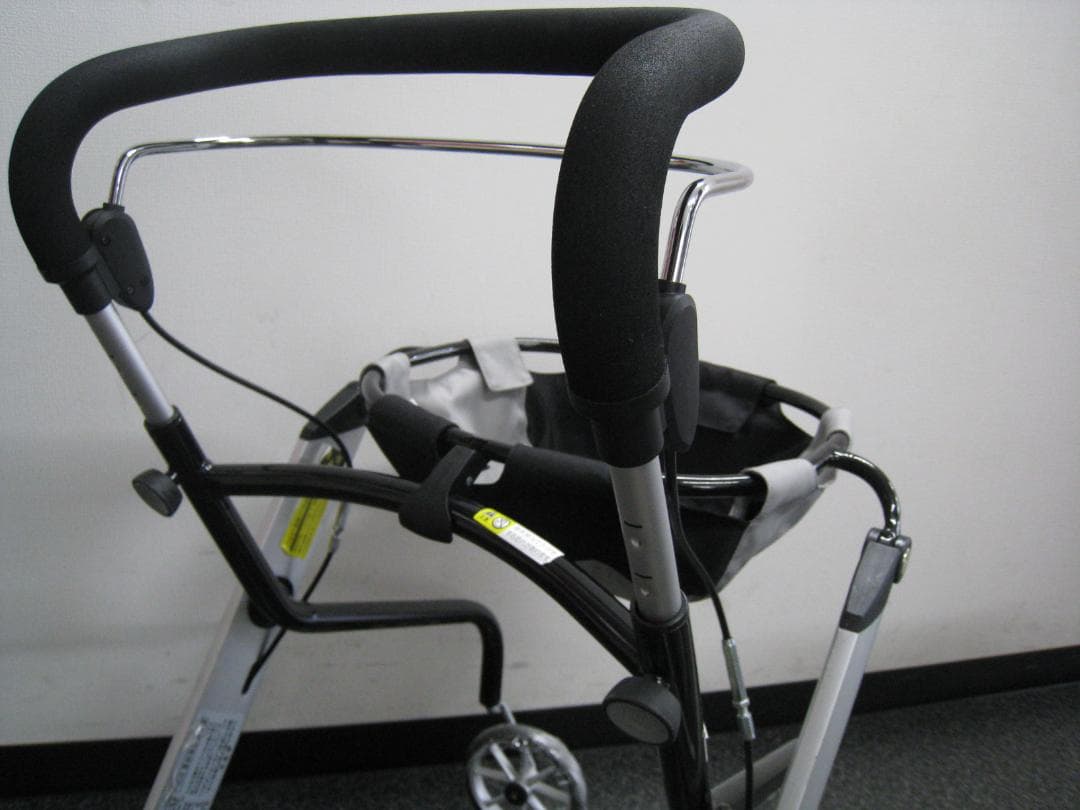 竹虎　室内向け 四輪歩行車 レッツゴーミニ 歩行車 歩行器 高齢者　①