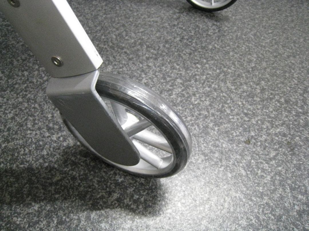 竹虎　室内向け 四輪歩行車 レッツゴーミニ 歩行車 歩行器 高齢者　①