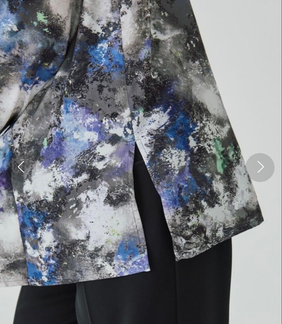 UNITED TOKYO プラケットスリーブプリントブラウス