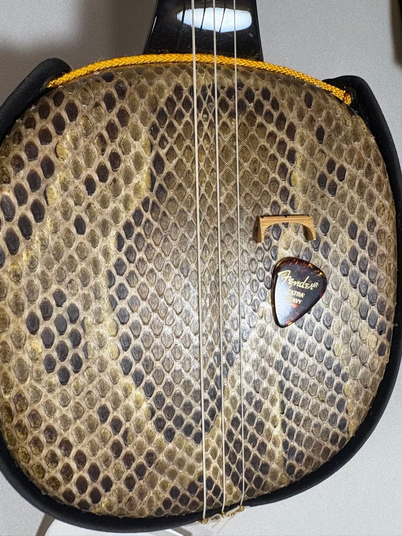 三線 本体 ヘビ柄 ケース付き