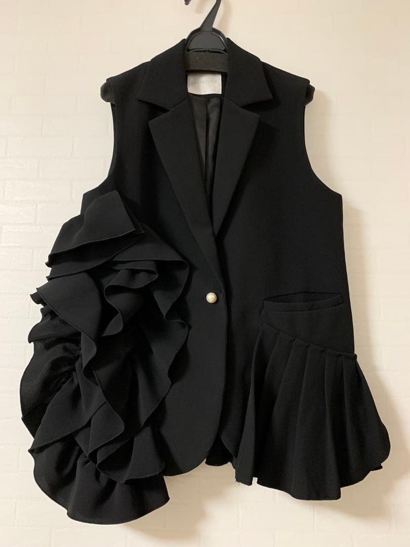 美品　PICCIN ピッチン　アシメントリー　フリルジレ　ブラック　M