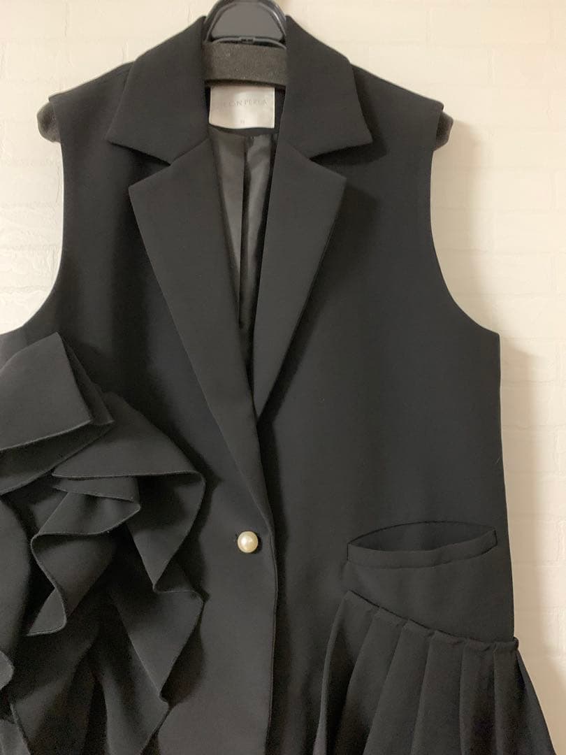 美品　PICCIN ピッチン　アシメントリー　フリルジレ　ブラック　M