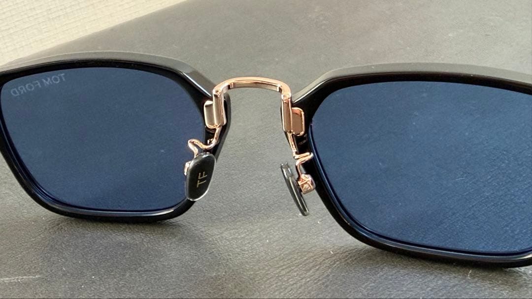 トムフォード TOM FORD TF1042D 01V 52サングラス