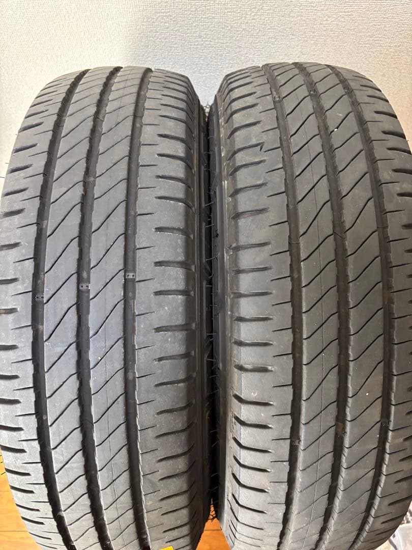 トヨタ　ハイエース　純正アルミ　ミシュランAGILIS3 ナット有り