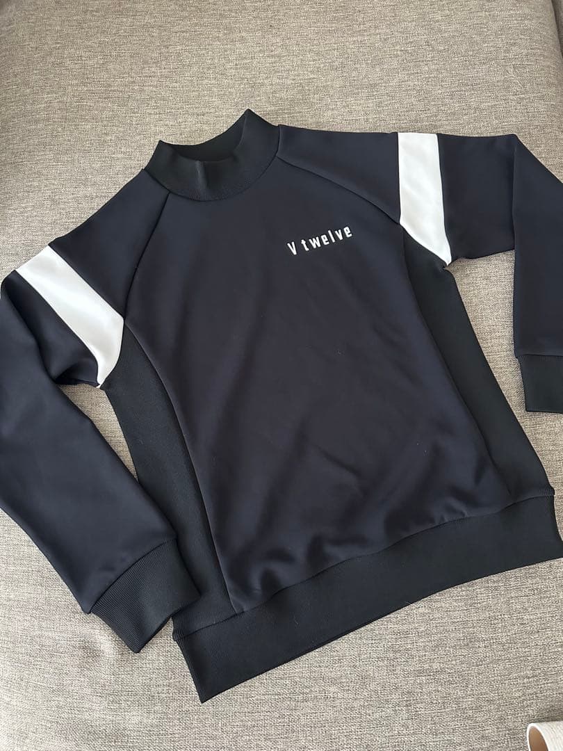 V12 モックネック トレーナー