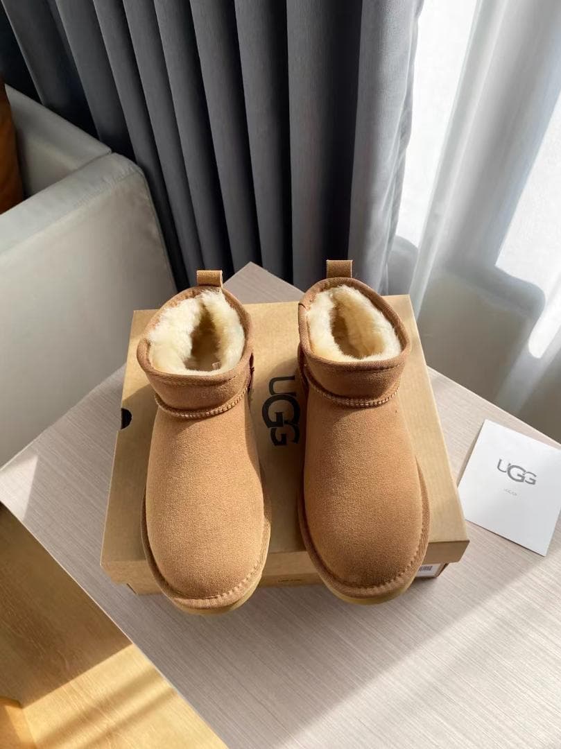 セール！UGG ベージュ ショートブーツ
