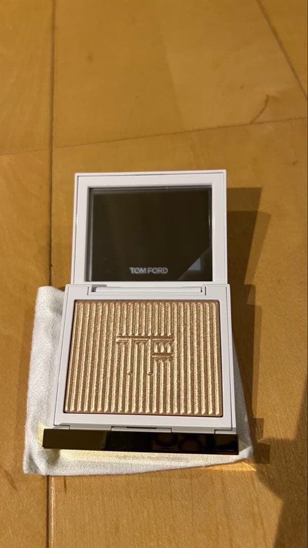 【限定品】　TOM FORD ソレイユ　グロウ　ハイライター　ヌードサンド