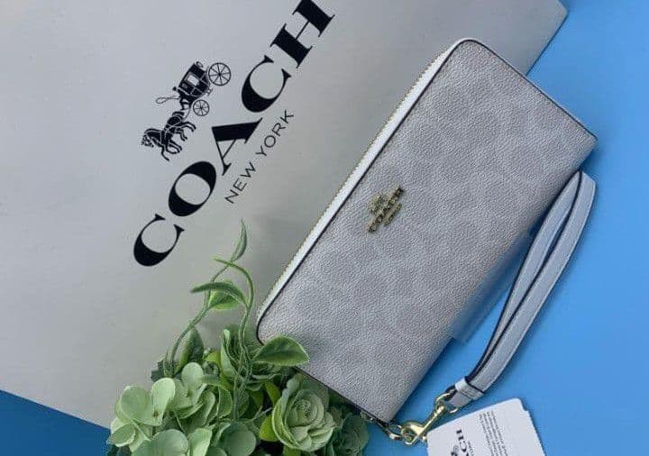 新品未使用コーチ長財布レディースホワイトシグネチャーロングジップ送料無料即日発送