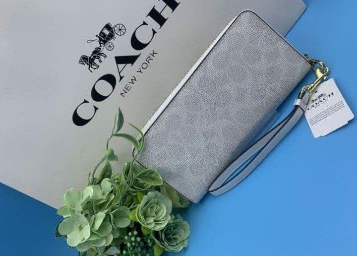 新品未使用コーチ長財布レディースホワイトシグネチャーロングジップ送料無料即日発送