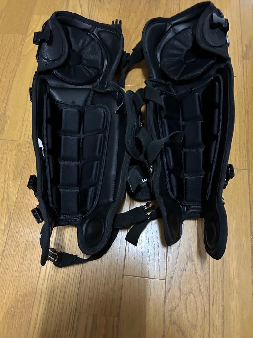 【中古】Wilson 硬式用　球審レガース（フットガード ブラック）