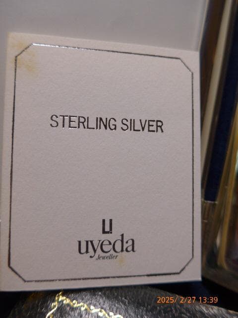 高級銀器のUYEDA扱いのスターリングシルバーの２つ折りの額です。元箱、栞つき、