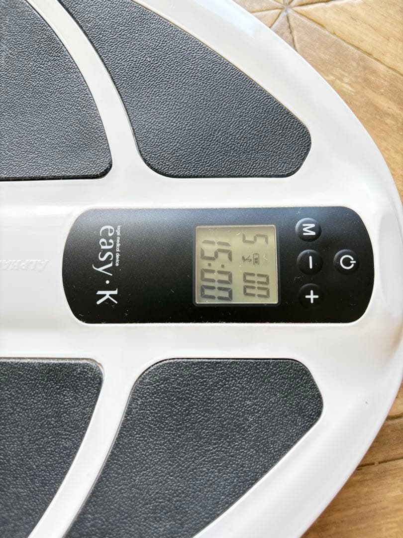 【中古】easyK（骨盤底筋トレーニング用EMS機器）　※新品未開封のスパッツ付