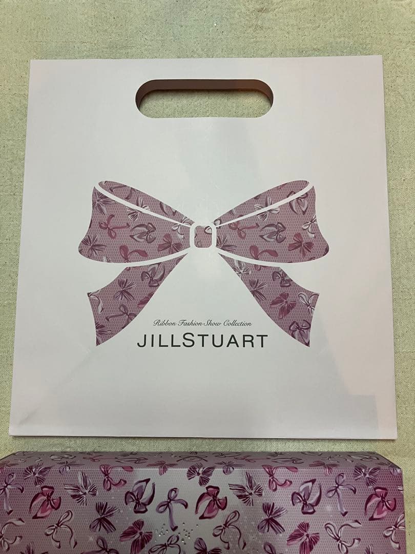 ジルスチュアート　リボンファッションショーコレクション　クリスマスコフレ2025