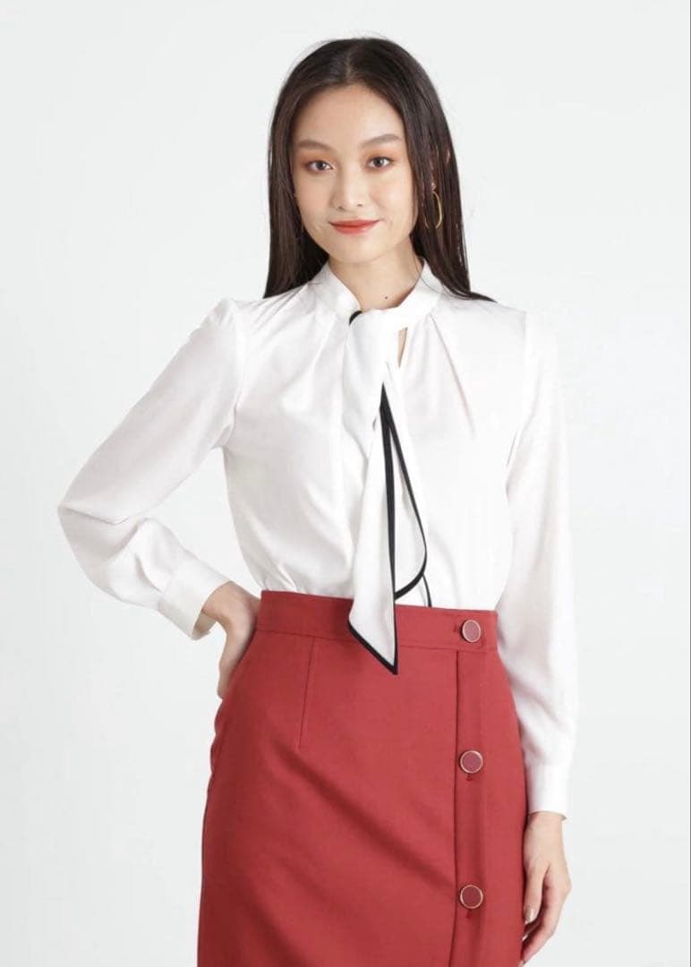 ピンキー&ダイアン　リボン付きホワイトブラウス