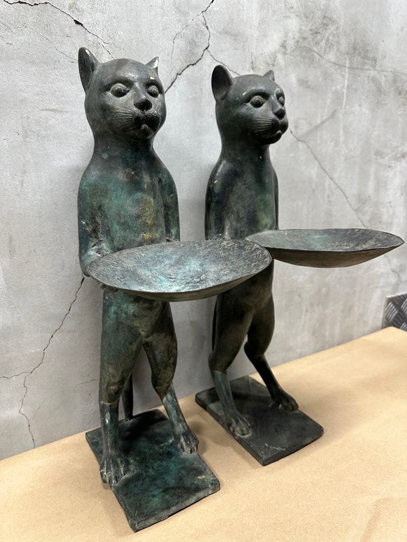 アンティーク青銅　お皿を持った猫