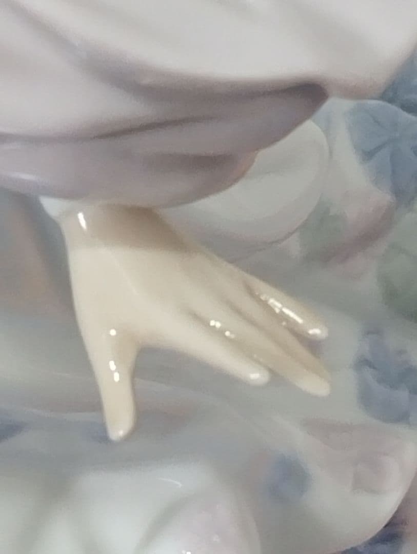 専用です。 LLADRO、春の輝き。ドレスの美しさ。バスケットの花が魅力。