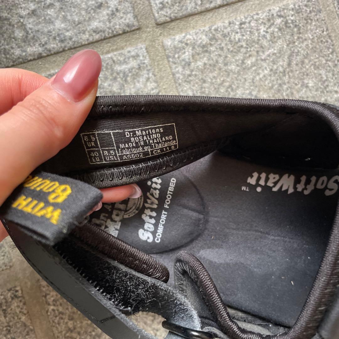 フリンジ付きブラックサンダル　ドクターマーチン