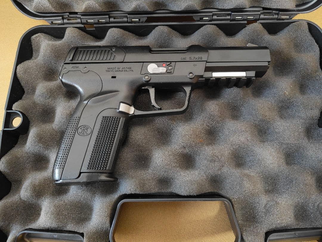 東京マルイ FN5-7 ガスブローバックエアガン ファイブセブン ガンケース付き