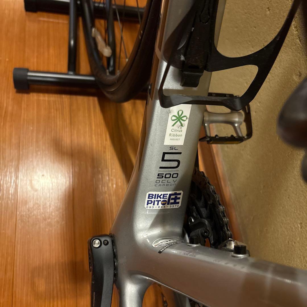 ・アルミフレーム ・カーボンフォーク ・ディスクブレーキ ・ドロップハンドル