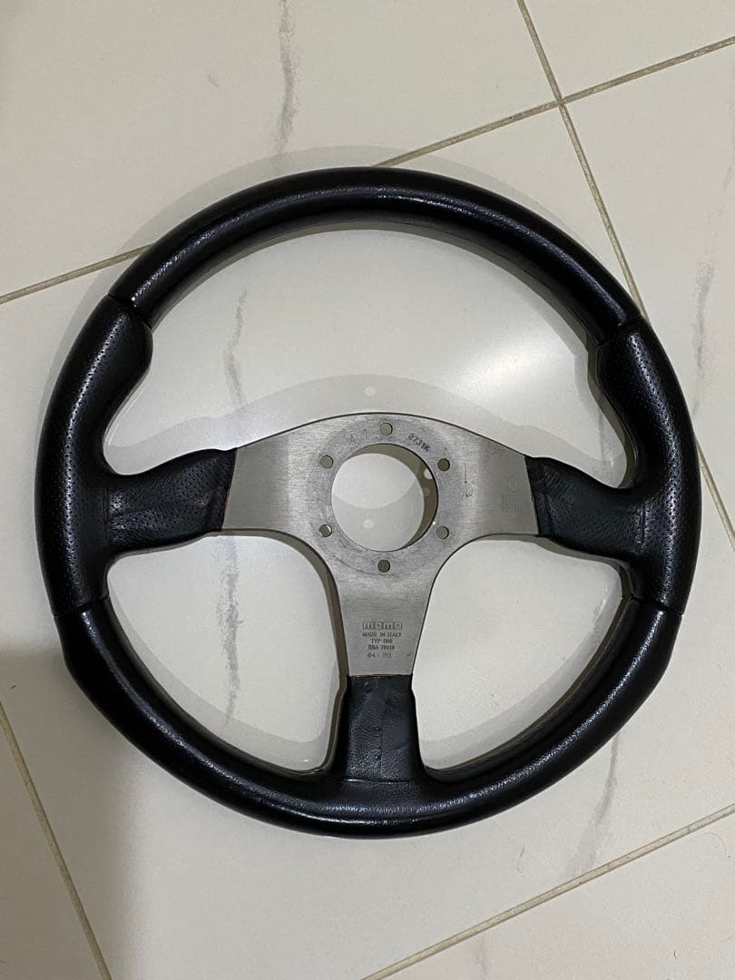 momo RACE ステアリングホイール
